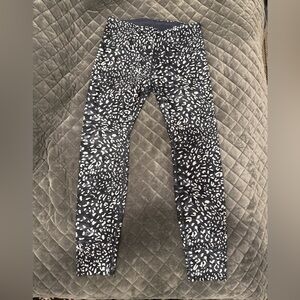 Lorna Jane Girls Black & White Leopard Print Leggings